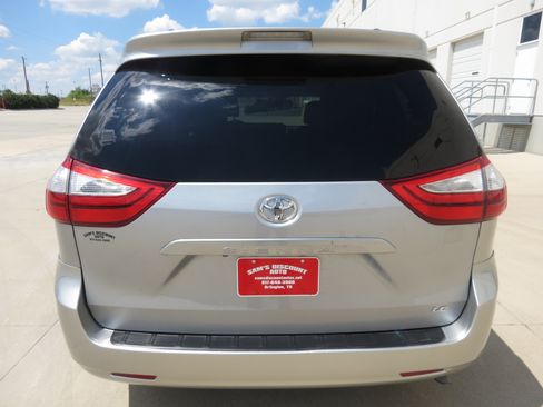 Used 2016 Toyota Sienna LE FWD image 8