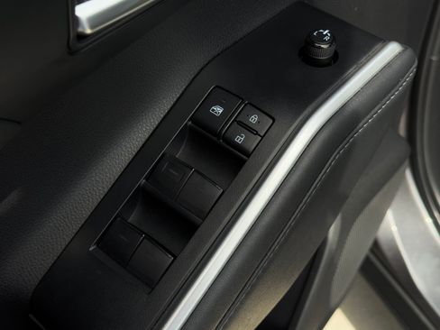 Used 2022 Toyota Highlander XLE AWD/4WD image 13