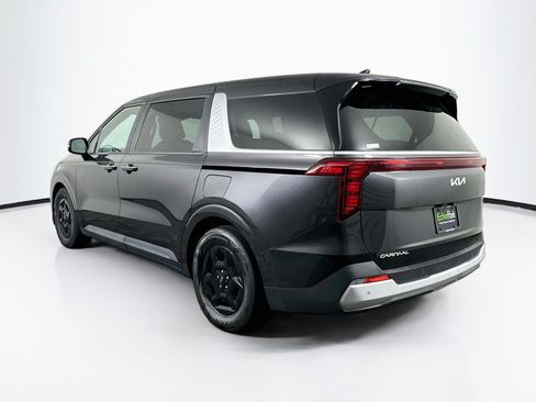 Used 2025 Kia Carnival FWD image 5