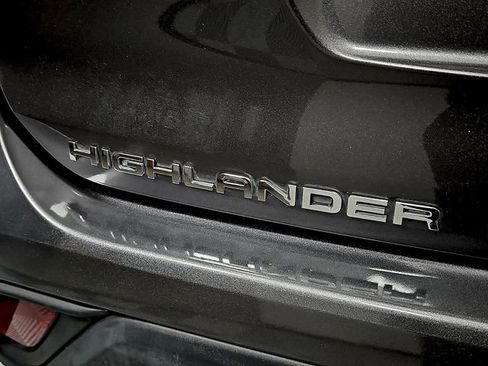 Used 2021 Toyota Highlander L FWD image 32