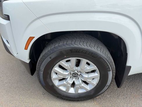 Used 2024 Nissan Frontier SV w/ SV Convenience Package RWD image 18