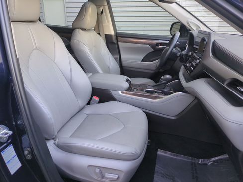 Used 2022 Toyota Highlander Limited image 32