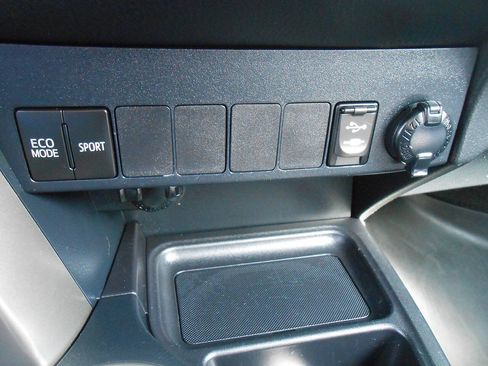 Used 2014 Toyota RAV4 XLE AWD/4WD image 19