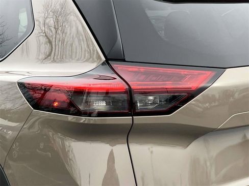 Certified 2025 Nissan Rogue SV image 9