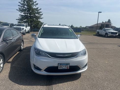 Used 2019 Chrysler Pacifica Limited FWD image 15