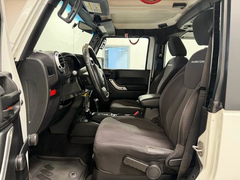 Used 2015 Jeep Wrangler Rubicon AWD/4WD image 9