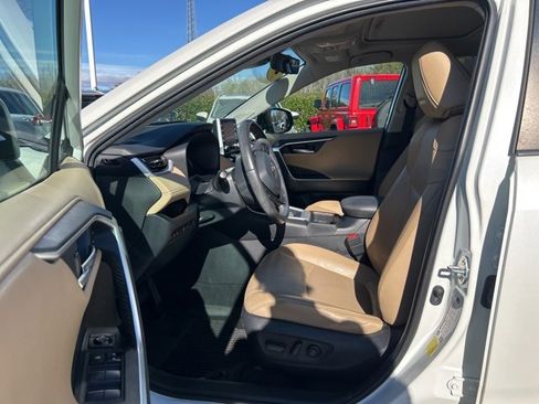 Used 2020 Toyota RAV4 Limited image 13