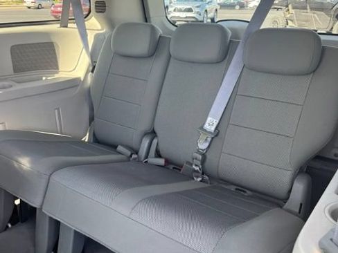 Used 2008 Dodge Grand Caravan SXT w/ Entertainment Group 2 FWD image 34
