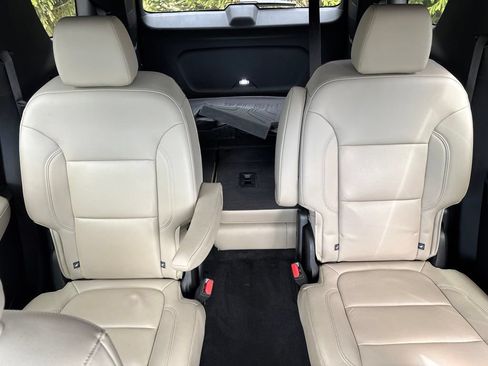 Used 2023 Chevrolet Traverse LT AWD/4WD image 22