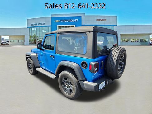Used 2022 Jeep Wrangler Sport AWD/4WD image 5