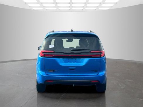 New 2026 Chrysler Pacifica Limited image 6