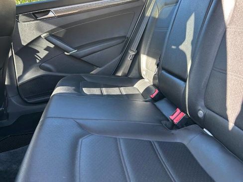 Used 2018 Volkswagen Passat 2.0T SE w/ SE Lighting Package image 32