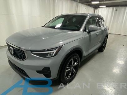 Used 2025 Volvo XC40 B5 Core