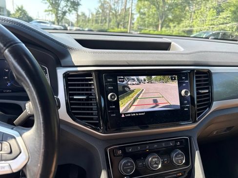 Used 2020 Volkswagen Atlas Cross Sport SEL Premium AWD/4WD image 16