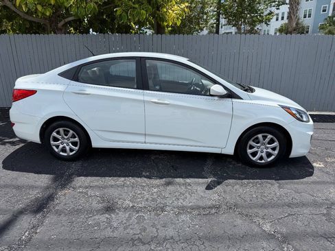 Used 2013 Hyundai Accent GLS FWD image 5