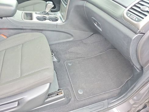 Used 2021 Jeep Grand Cherokee Laredo image 17