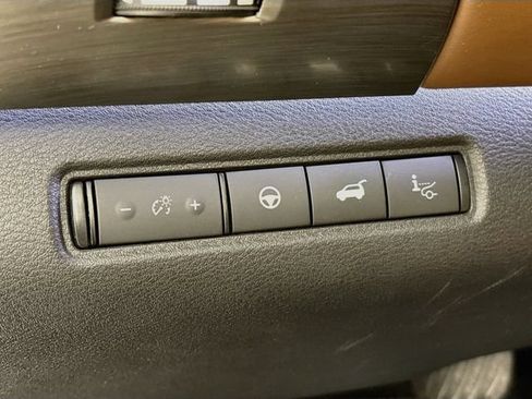 Used 2023 Nissan Pathfinder Platinum AWD/4WD image 10