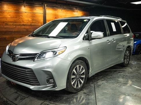Used 2020 Toyota Sienna Limited Premium w/ Carpet Mat Package AWD/4WD image 2