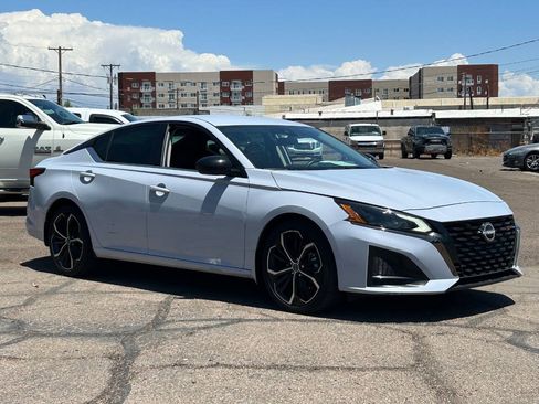 Used 2024 Nissan Altima 2.5 SR FWD image 1