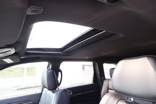 Used 2020 Jeep Grand Cherokee Limited AWD/4WD image 9