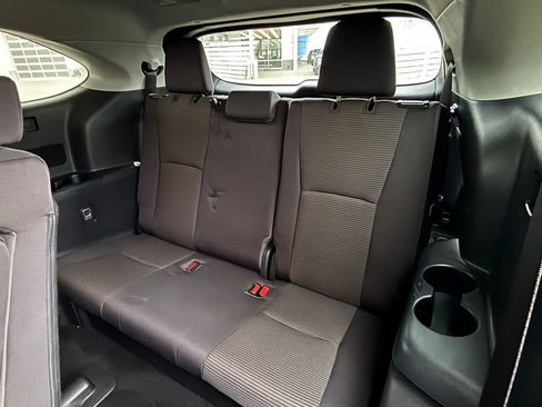 Used 2022 Toyota Highlander LE image 26