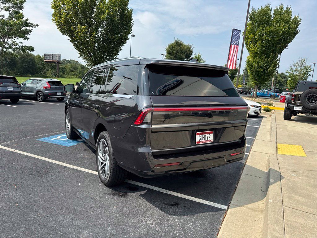 Used 2025 Lincoln Navigator Reserve AWD/4WD image 7