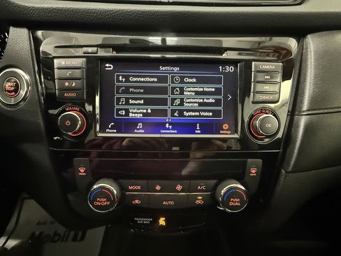 Used 2018 Nissan Rogue SV image 36