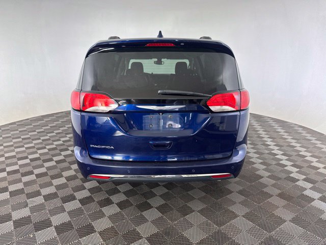 Used 2017 Chrysler Pacifica Touring-L FWD image 8