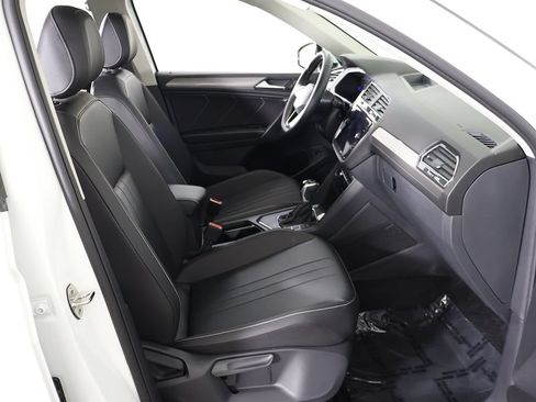 Used 2024 Volkswagen Tiguan SE FWD image 32
