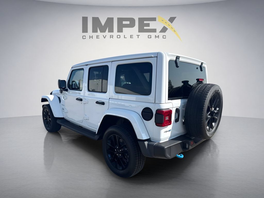 Used 2023 Jeep Wrangler Unlimited Sahara w/ Cold Weather Group AWD/4WD image 3