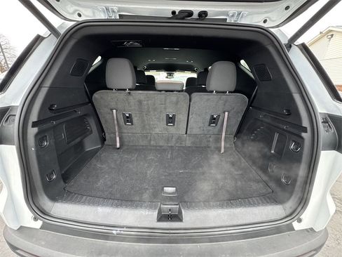 Used 2025 Chevrolet Traverse LT image 24