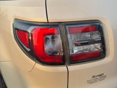Used 2013 GMC Acadia SLT image 18