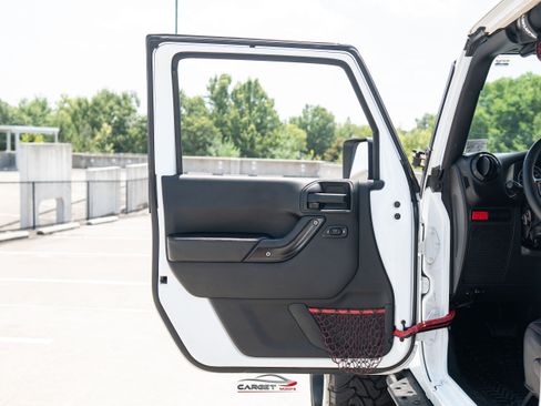 Used 2017 Jeep Wrangler Unlimited Rubicon AWD/4WD image 35