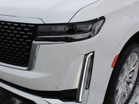 Used 2022 Cadillac Escalade Premium Luxury image 9