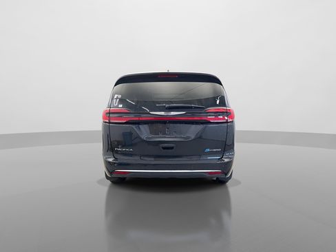 Used 2023 Chrysler Pacifica Limited FWD image 4