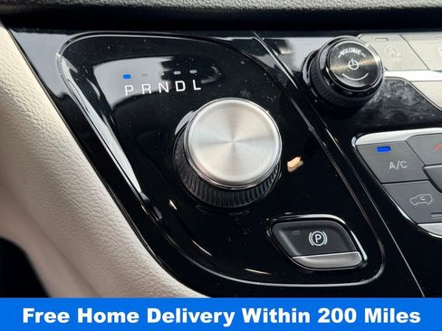 Used 2021 Chrysler Pacifica Touring-L w/ Uconnect Theater Family Group image 26