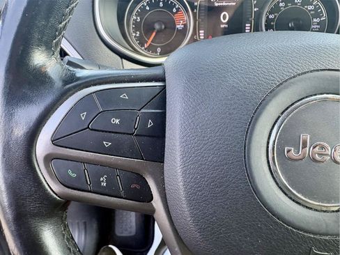 Used 2020 Jeep Cherokee Latitude w/ Cold Weather Group AWD/4WD image 18