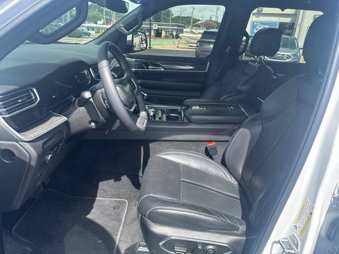 Used 2022 Jeep Wagoneer Series III w/ Convenience Group I AWD/4WD image 10