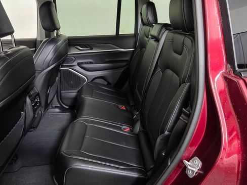 Used 2023 Jeep Grand Cherokee Limited w/ Black Appearance Package image 33