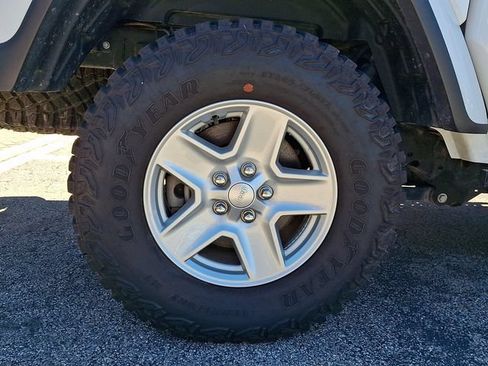 Used 2022 Jeep Gladiator Sport AWD/4WD image 5