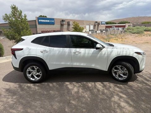 Used 2024 Chevrolet Trax LS w/ LS Convenience Package FWD image 5