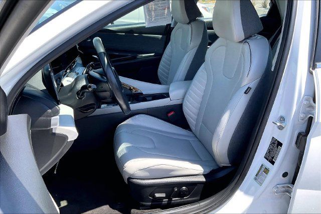 Used 2024 Hyundai Elantra Limited FWD image 24