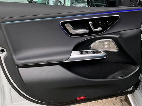 Used 2025 Mercedes-Benz E 350 4MATIC Sedan image 21