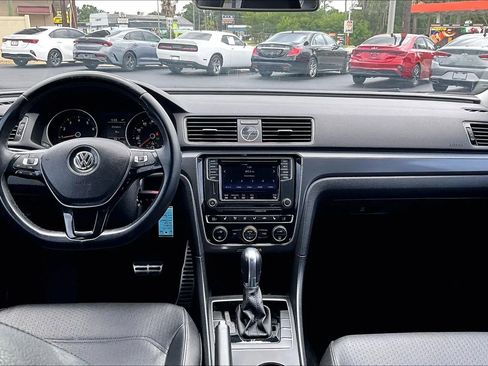 Used 2017 Volkswagen Passat 1.8T R-Line FWD image 5
