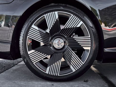 Used 2025 Rolls-Royce Spectre w/ Leather Finishing Pack image 19