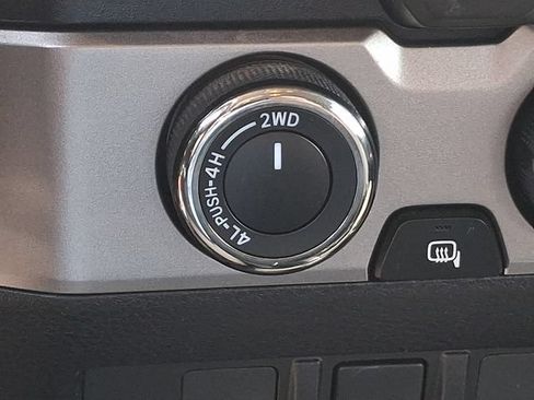 Used 2019 Toyota Tacoma SR5 AWD/4WD image 15