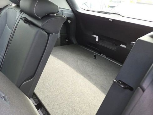 Used 2025 Volkswagen Tiguan SE AWD/4WD image 21