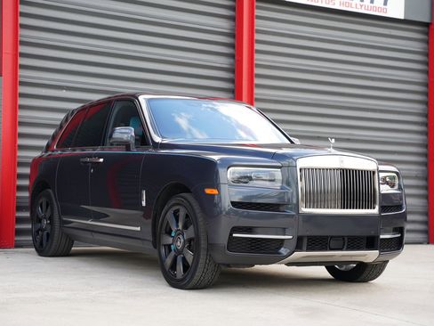 Used 2022 Rolls-Royce Cullinan image 3
