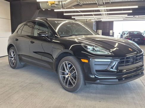 Certified 2026 Porsche Macan AWD/4WD image 6