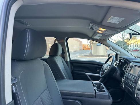 Used 2019 Nissan Titan SV image 41